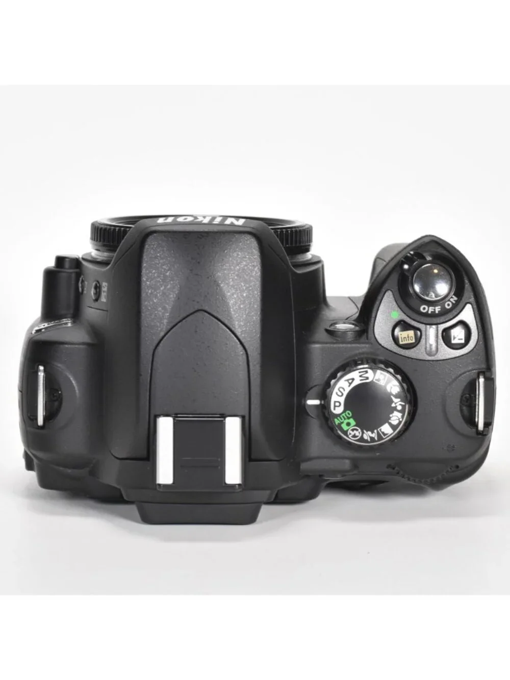 Nikon D40x DSLR Camera 10.2MP Nikon AFS 18-55mm Lens 4,546 Clicks 16GB SD Card